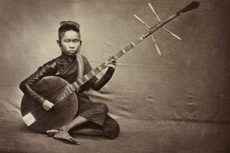 ​ប្រវត្តិ​ ចាប៉ីដងវែង​